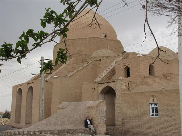 سرقت کاشی های حمام غیر ثبتی روستای حسین آباد زواره متعلق به 20 سال قبل است