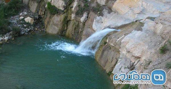 آبشار اما یکی از جاذبه های طبیعی استان ایلام به شمار می رود آبشار اما یکی از جاذبه های طبیعی استان ایلام به شمار می رود